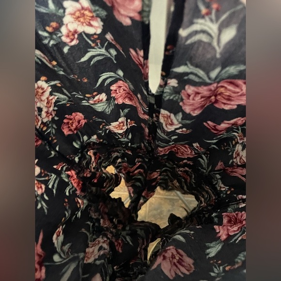 AMERICAN‎ EAGLE 🦅 FLORAL 🌺 ROMPER size medium - Picture 5 of 13